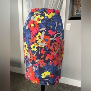 Size 4 loft pencil skirt sits just above the knee